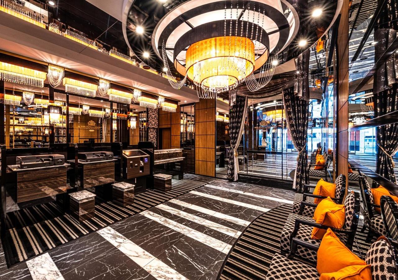 Apa Hotel & Resort Hakata Ekihigashi Fukuoka  Exterior photo